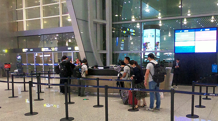 広州白雲国際空港　中国南方航空無料トランジットホテル申し込みカウンター